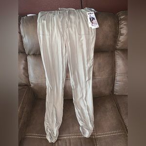New with tags Rewash Easy Joggers pants. Size XL khaki green